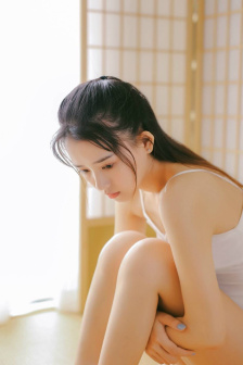 姬小满开叉裙穿搭的注意事项